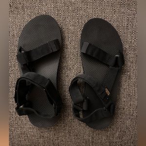 Men’s teva sandals size 9
